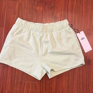 ALO Yoga accolade shorts in Spearmint color, size small